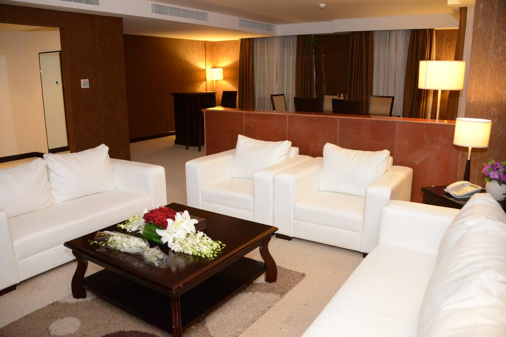 Monroe Hotel & Suites - thumb 4