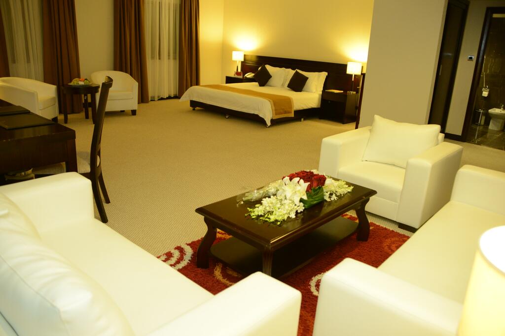 Monroe Hotel & Suites - thumb 1